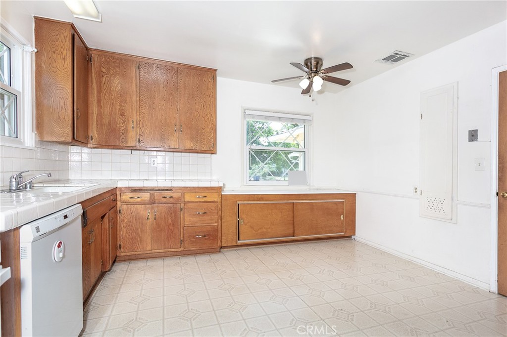 10436 Columbus Avenue Property Photo 35