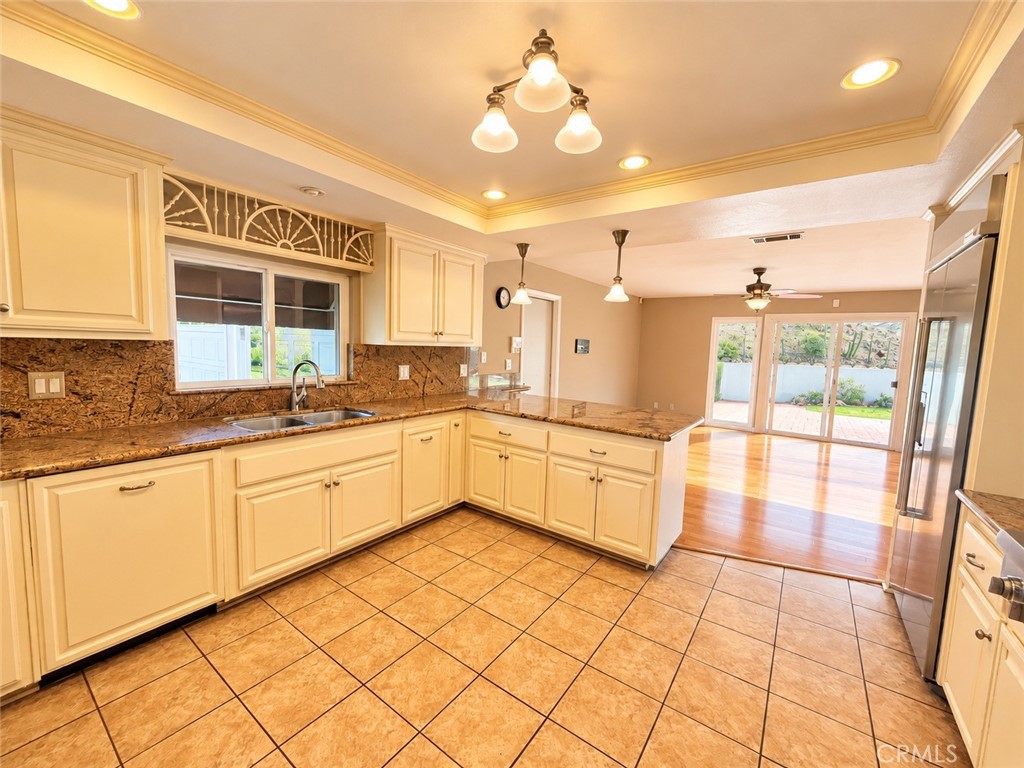 2031 Gardi Property Photo 8