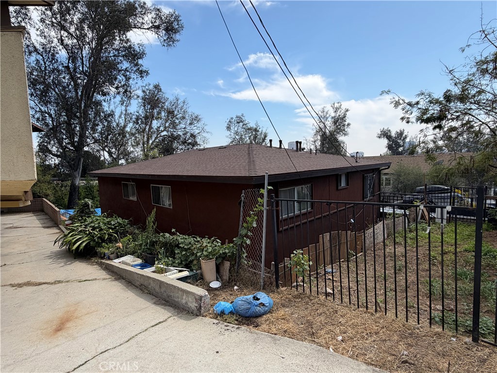 1495 Stadium Way Property Photo 4