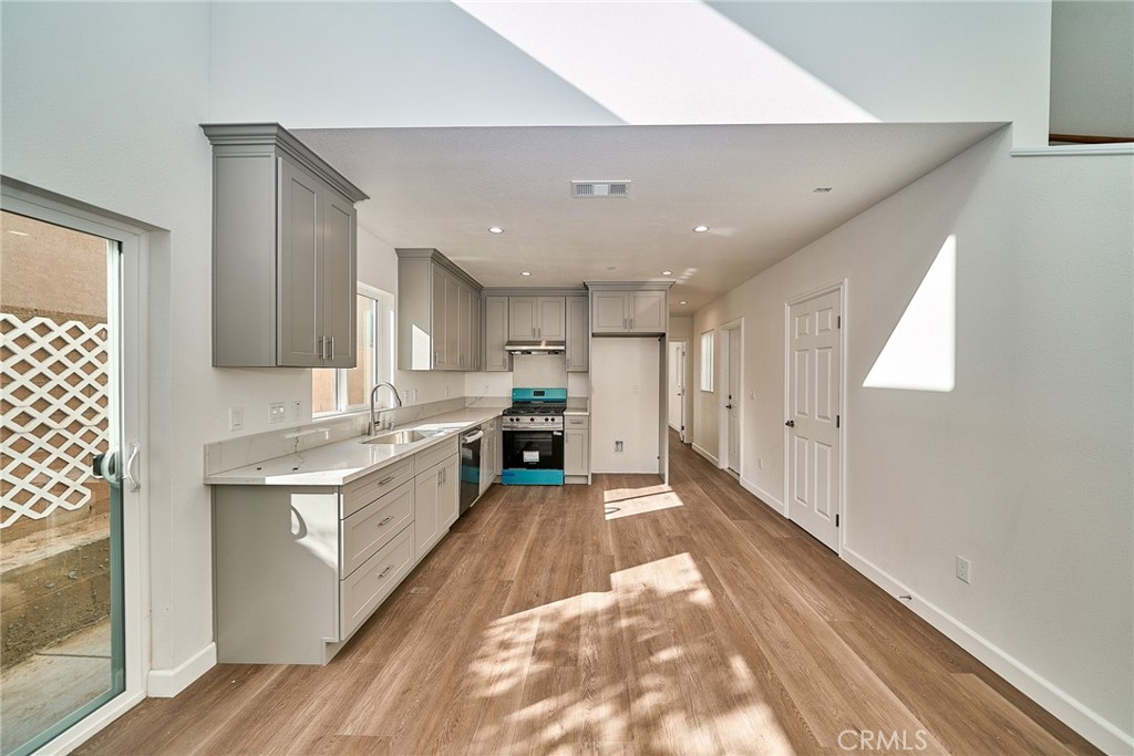 3259 Evelyn Property Photo 3
