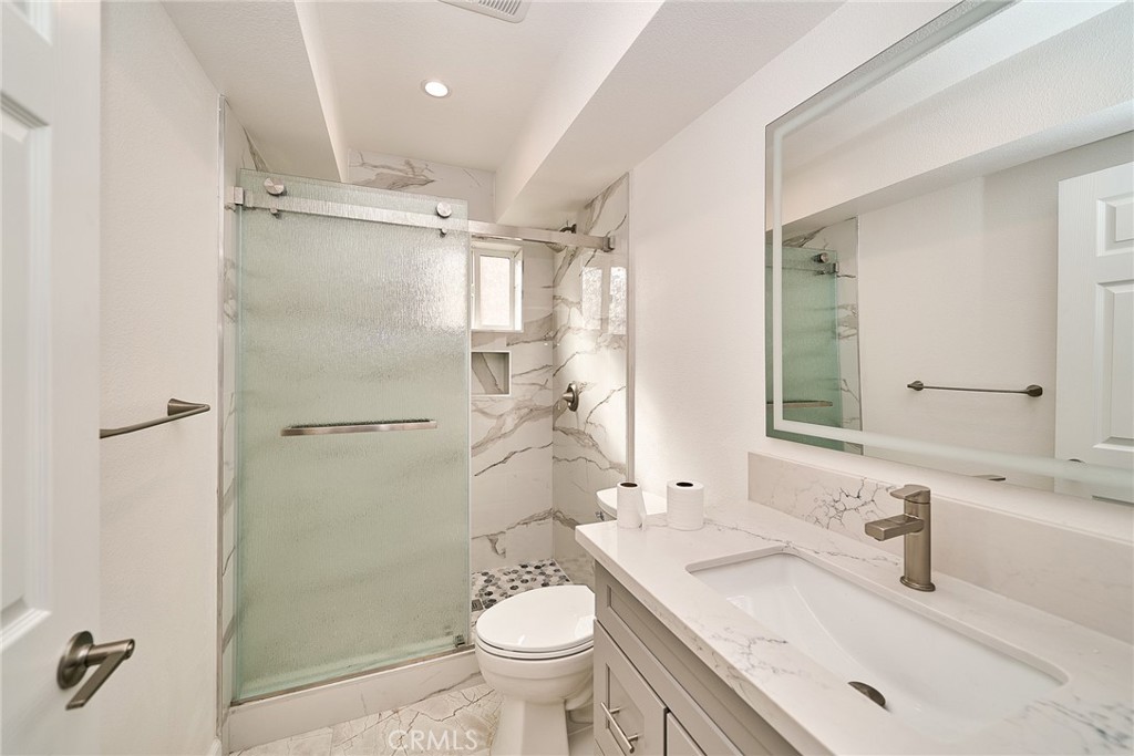 3259 Evelyn Property Photo 5