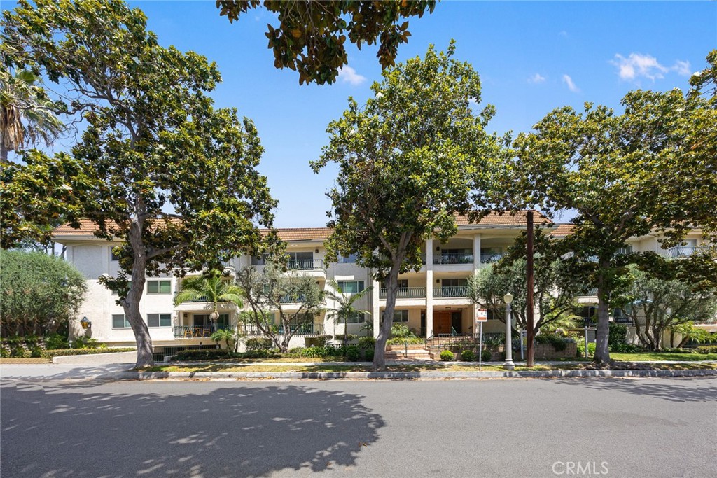 420 S Madison Avenue 301 Property Photo 1
