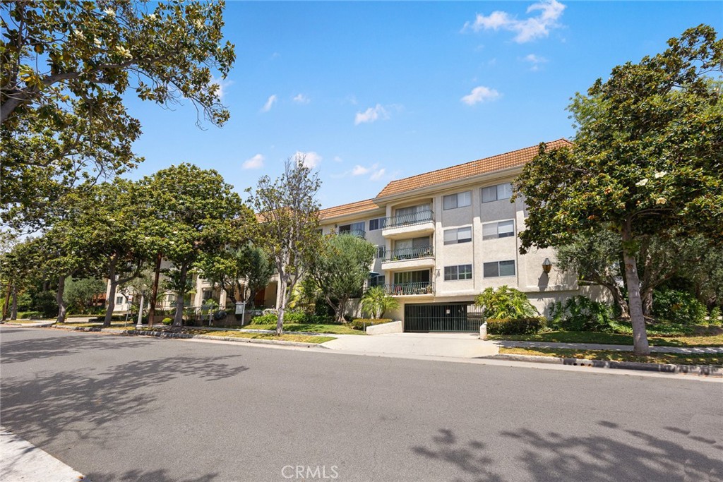 420 S Madison Avenue 301 Property Photo 2
