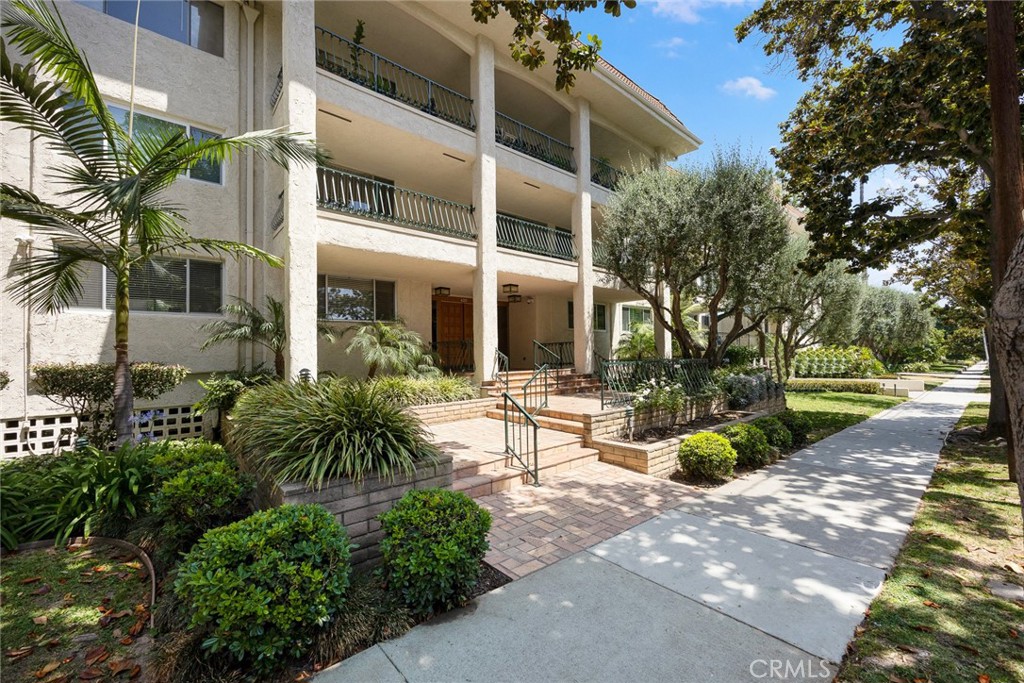 420 S Madison Avenue 301 Property Photo 3