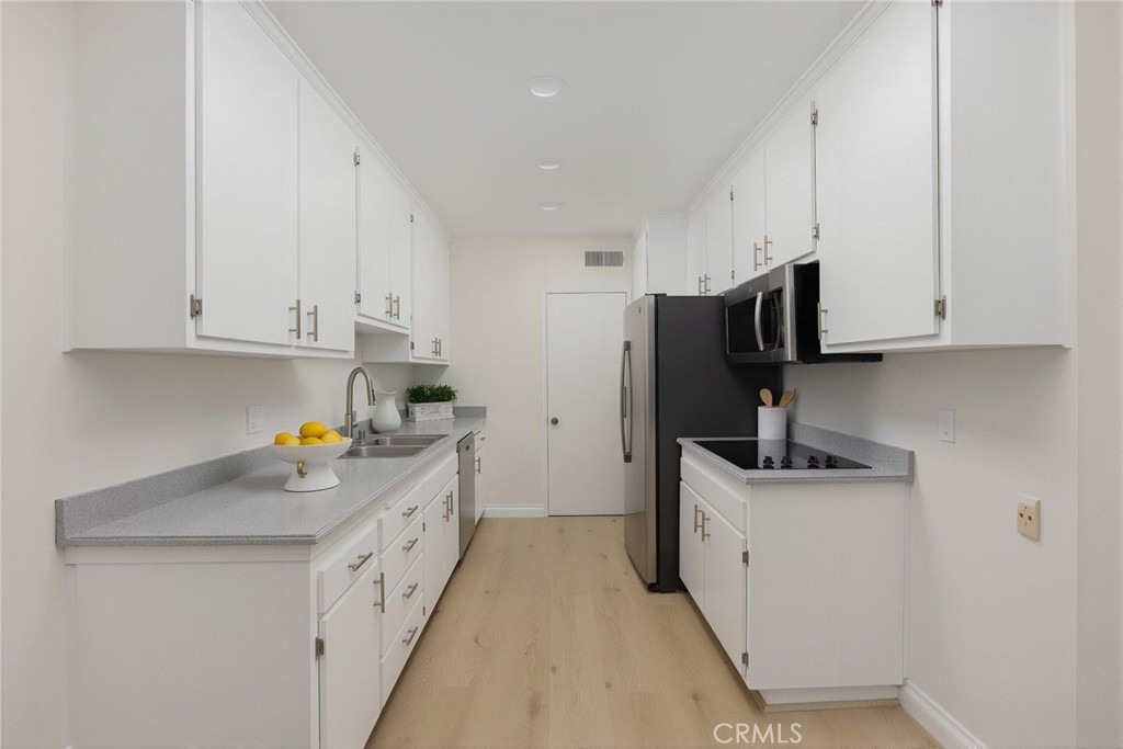 420 S Madison Avenue 301 Property Photo 16