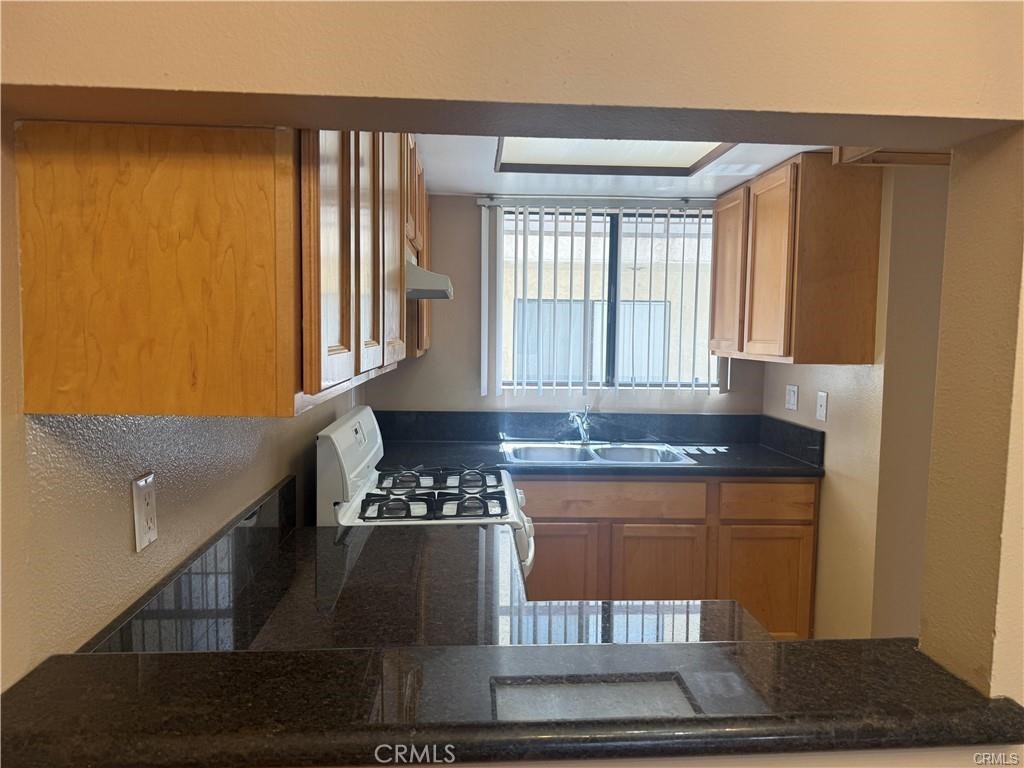 1022 Irving Avenue 3 Property Photo 5
