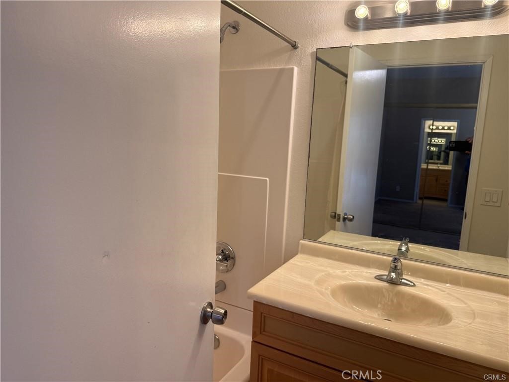 1022 Irving Avenue 3 Property Photo 9