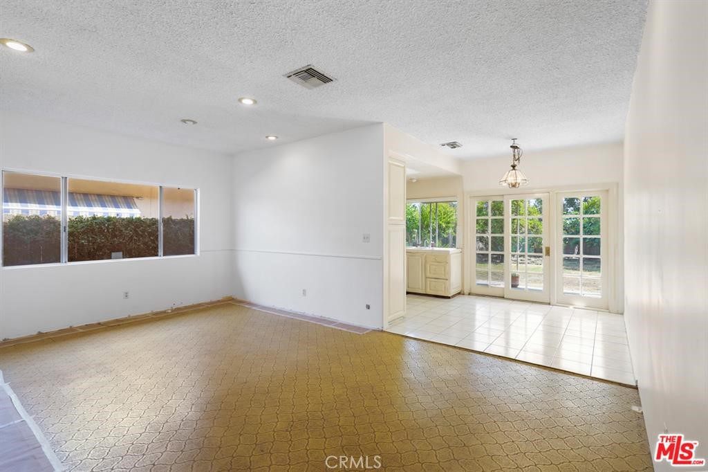 9504 E Naomi A&c Property Photo 8
