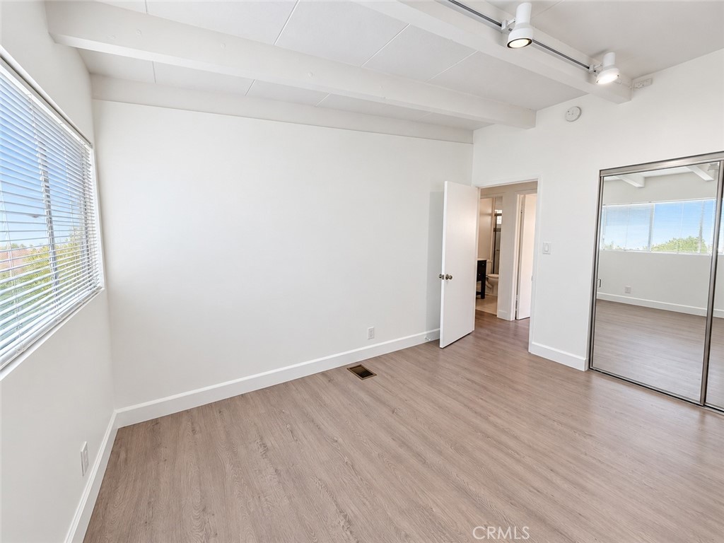 2029 Barnett Property Photo 8