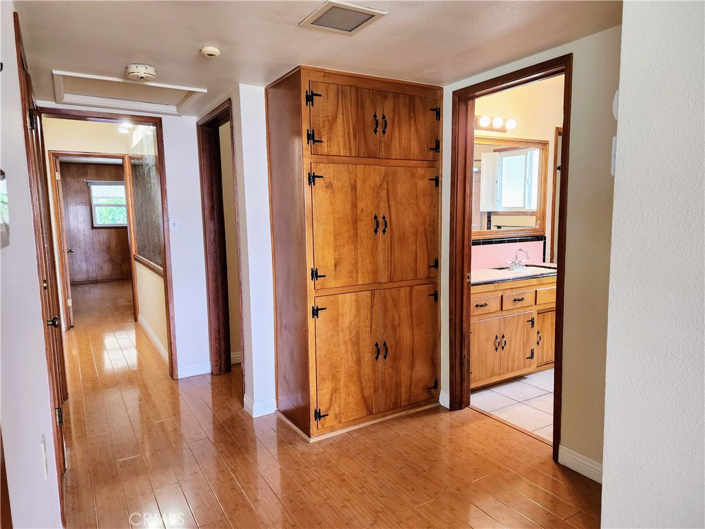 719 S Aldenville Avenue Property Photo 9
