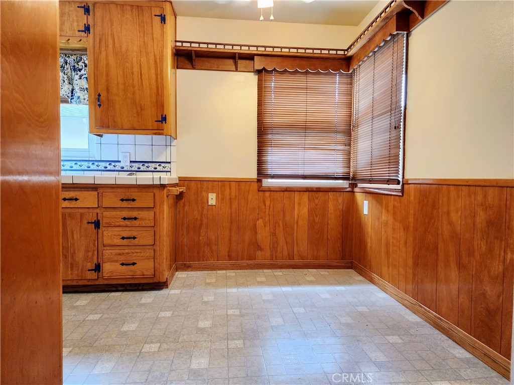 719 S Aldenville Avenue Property Photo 18