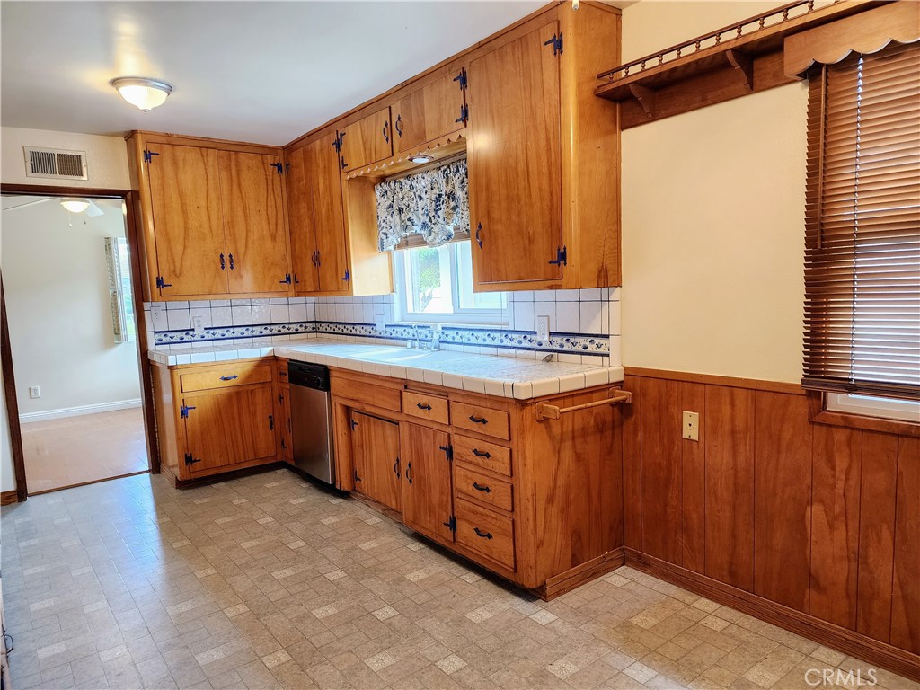 719 S Aldenville Avenue Property Photo 19