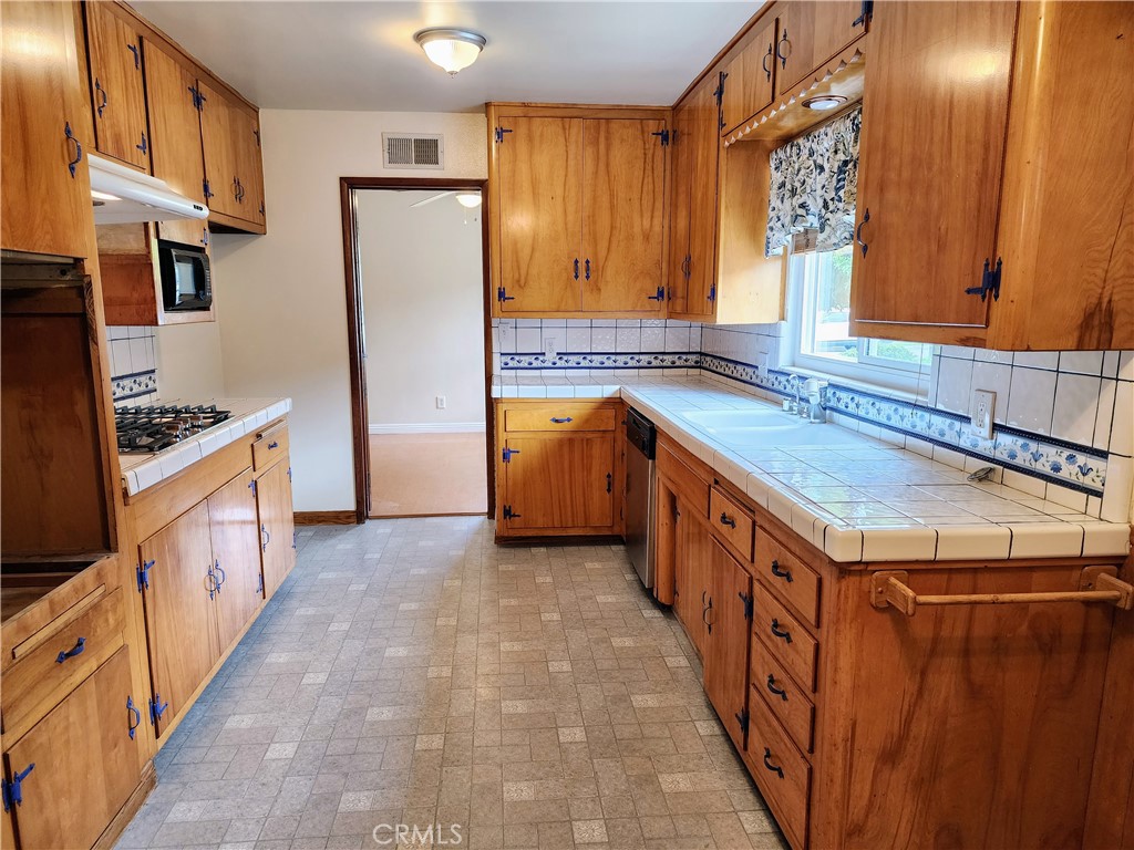 719 S Aldenville Avenue Property Photo 20