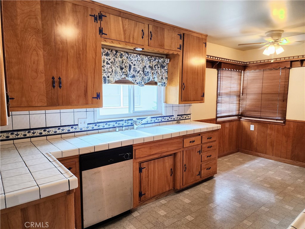 719 S Aldenville Avenue Property Photo 23