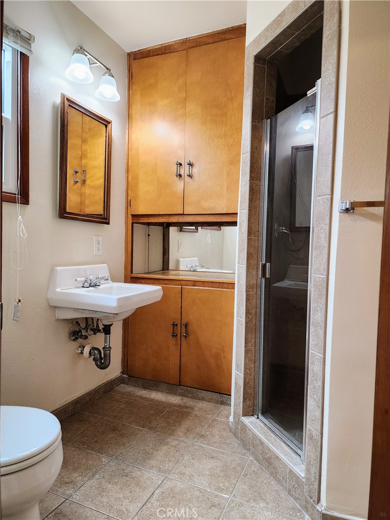 719 S Aldenville Avenue Property Photo 27