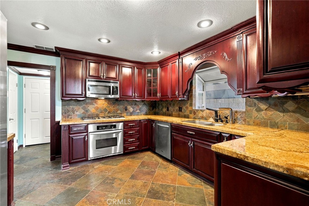 19015 Envoy Property Photo 19