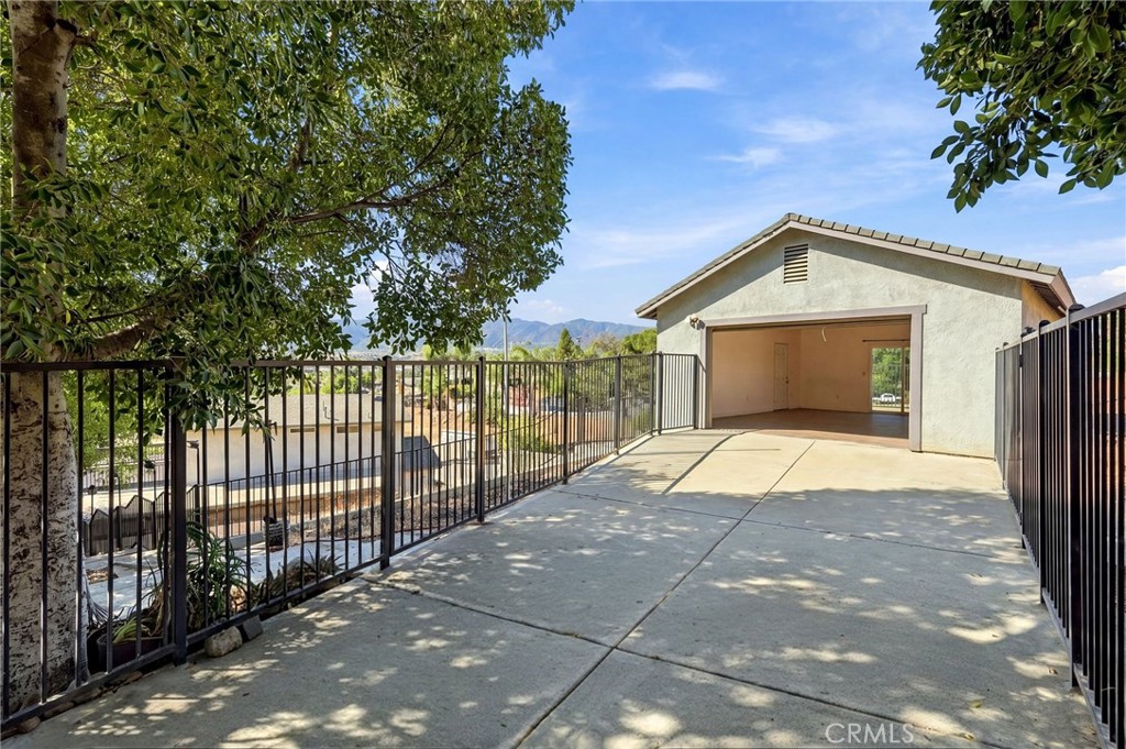 19015 Envoy Property Photo 57