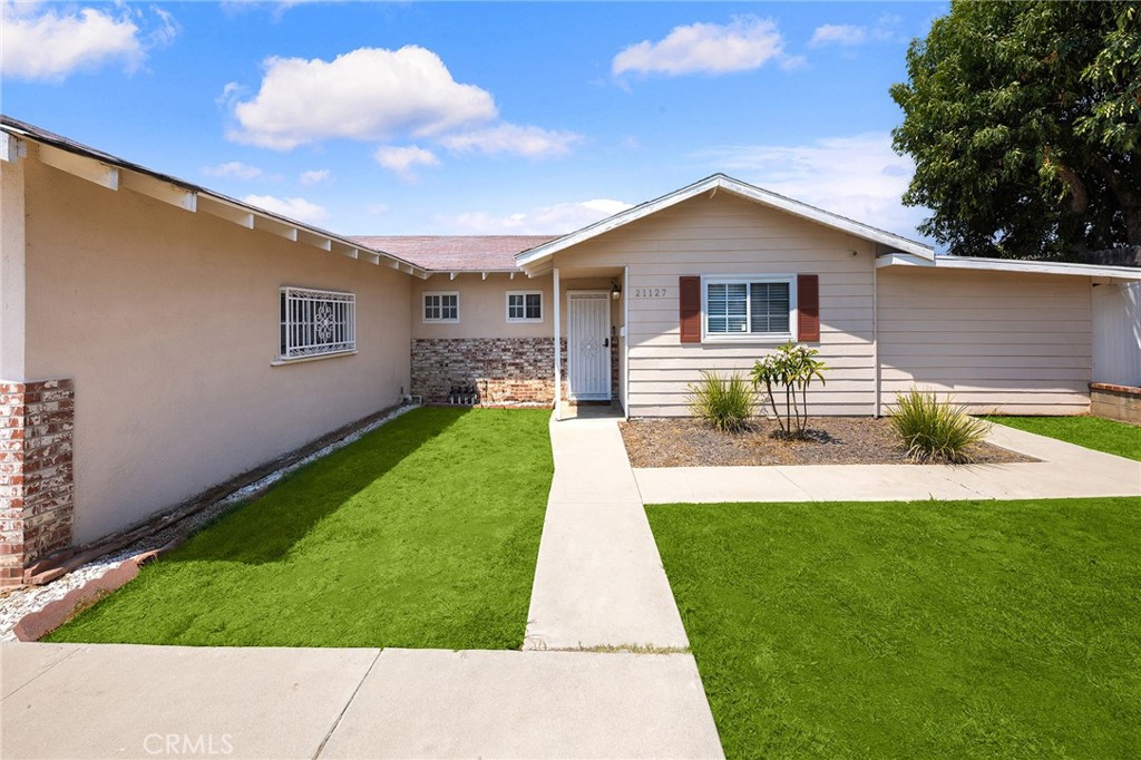 21127 E Cypress Street Property Photo 6