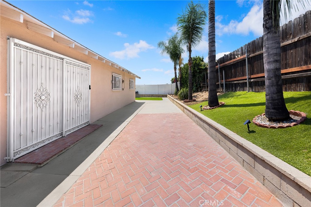 21127 E Cypress Street Property Photo 20