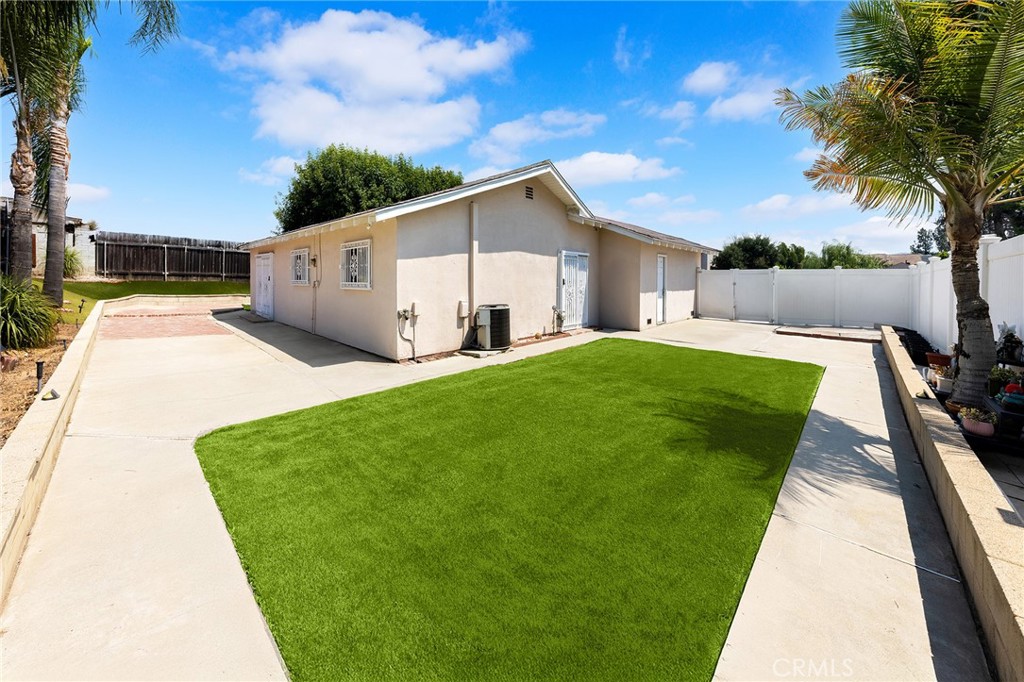 21127 E Cypress Street Property Photo 21