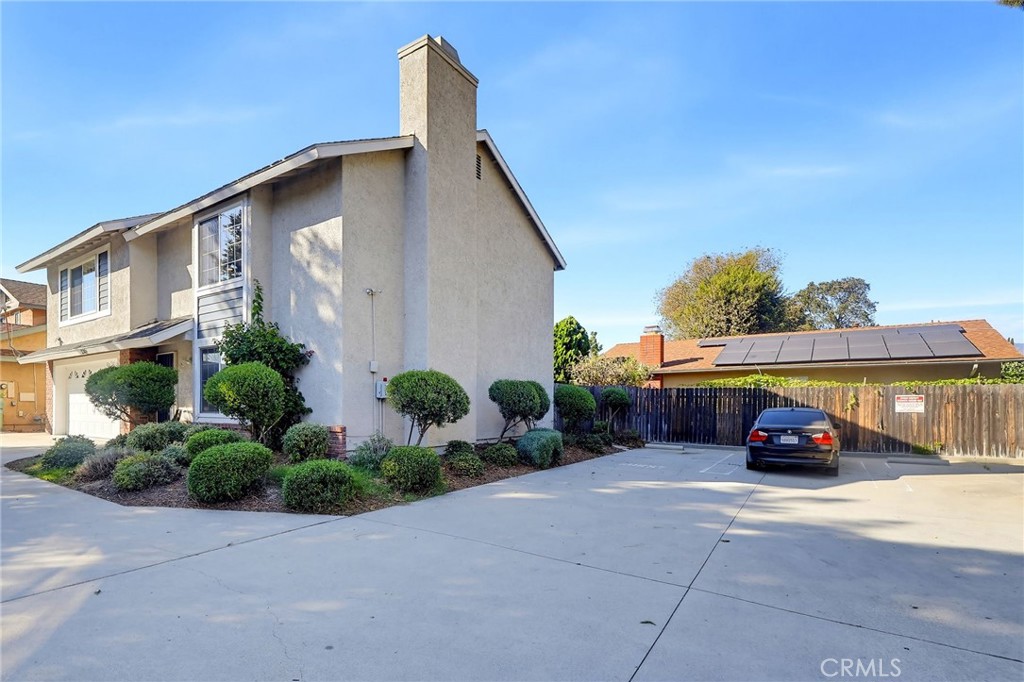 5312 Bartlett B Property Photo 3