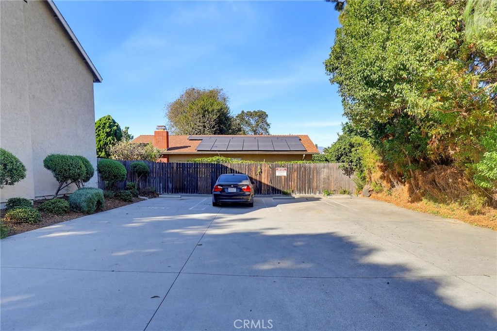 5312 Bartlett B Property Photo 4