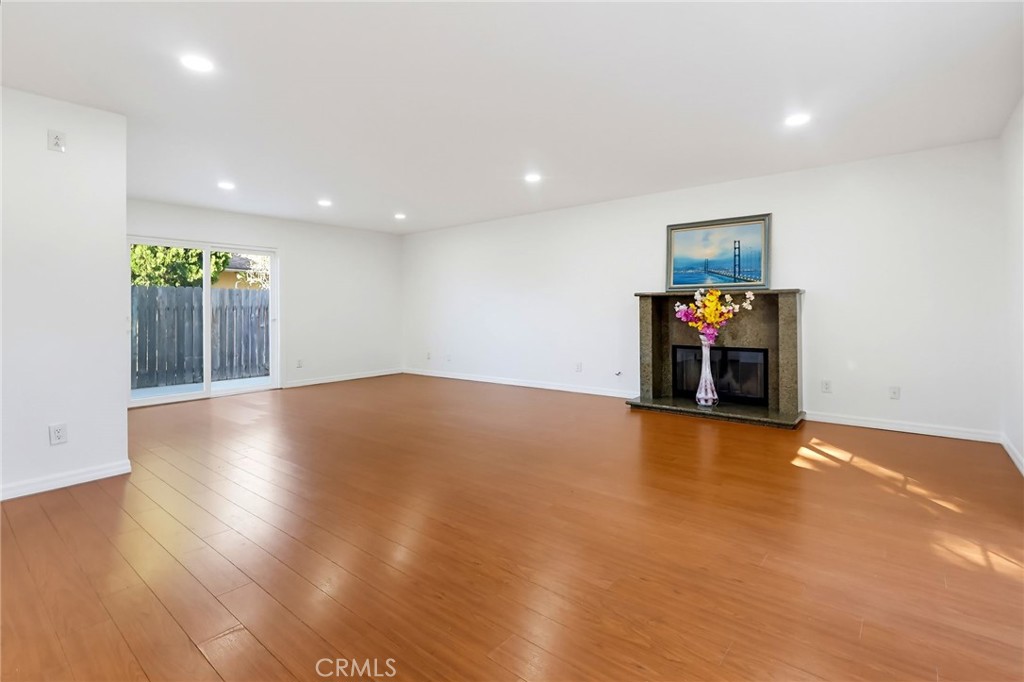 5312 Bartlett B Property Photo 7