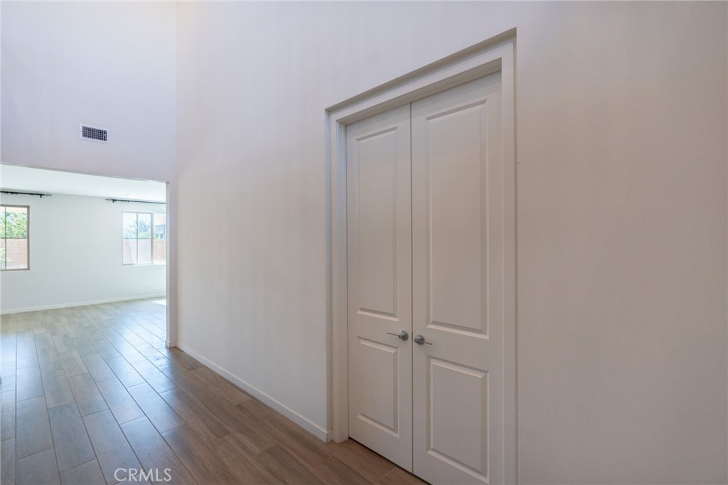 2532 E Scarlett Property Photo 6
