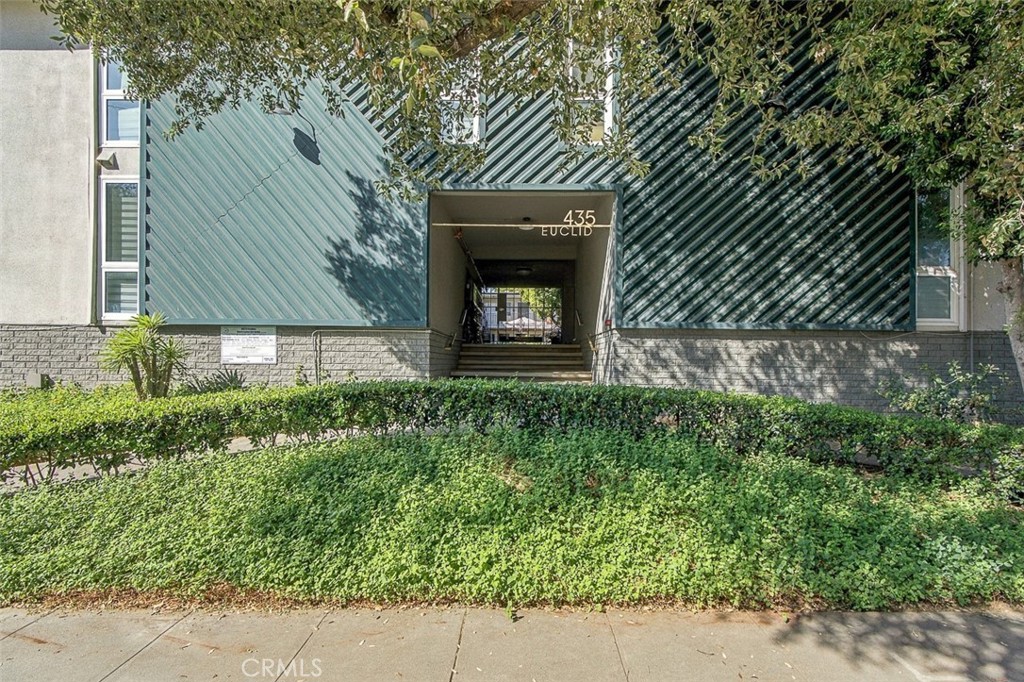 435 N Euclid Property Photo 3