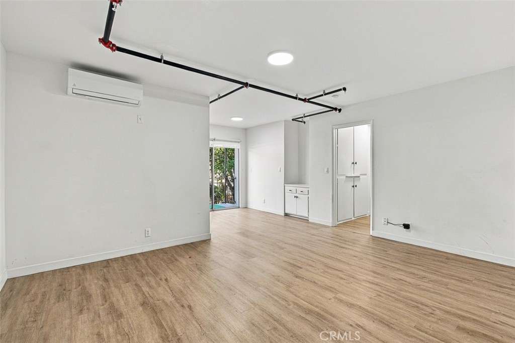 435 N Euclid Property Photo 11