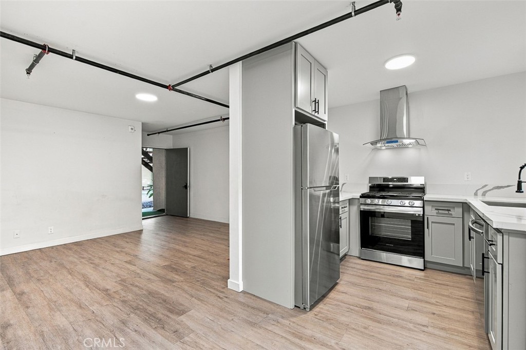 435 N Euclid Property Photo 14