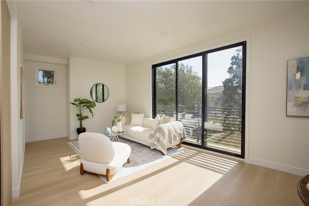 1025 La Cadena A Property Photo 6