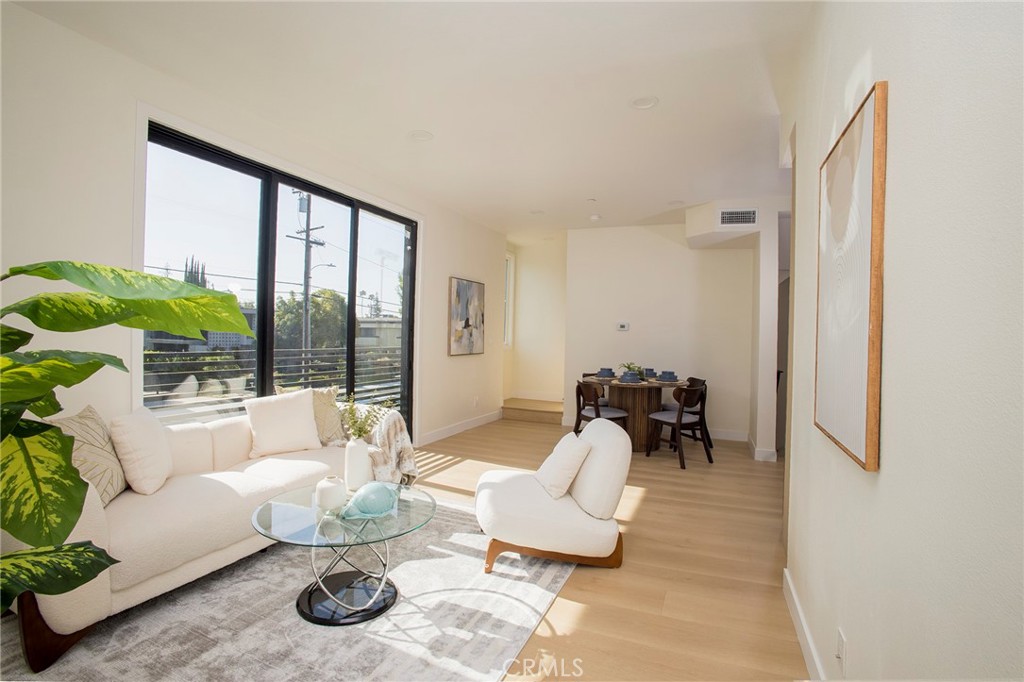 1025 La Cadena A Property Photo 8