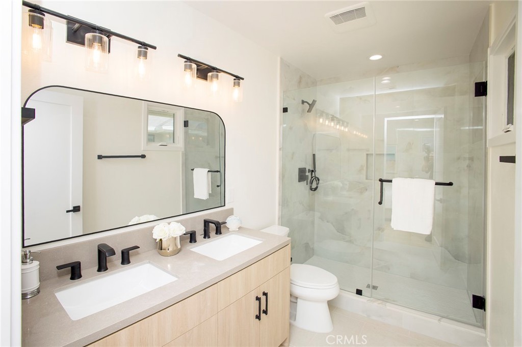 1025 La Cadena A Property Photo 18