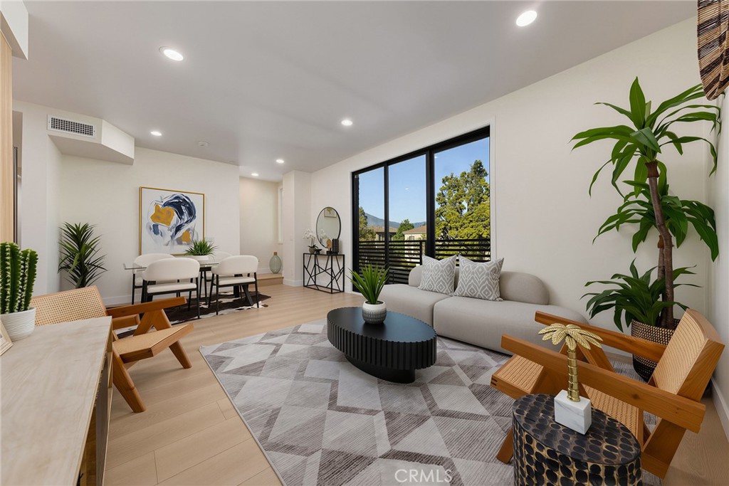 1025 La Cadena B Property Photo 8
