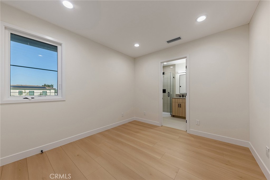 1025 La Cadena B Property Photo 27