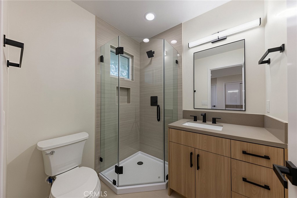 1025 La Cadena B Property Photo 28