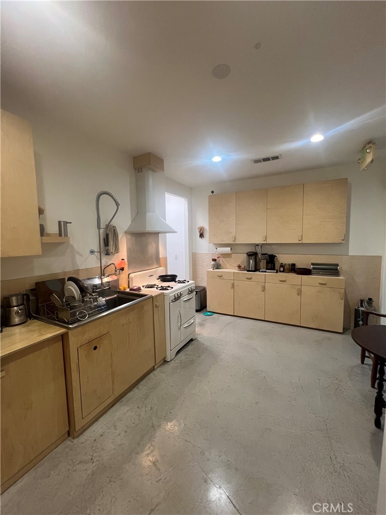 4437 Telegraph Property Photo 9