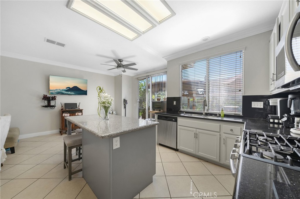 12300 Kings River Street Property Photo 18