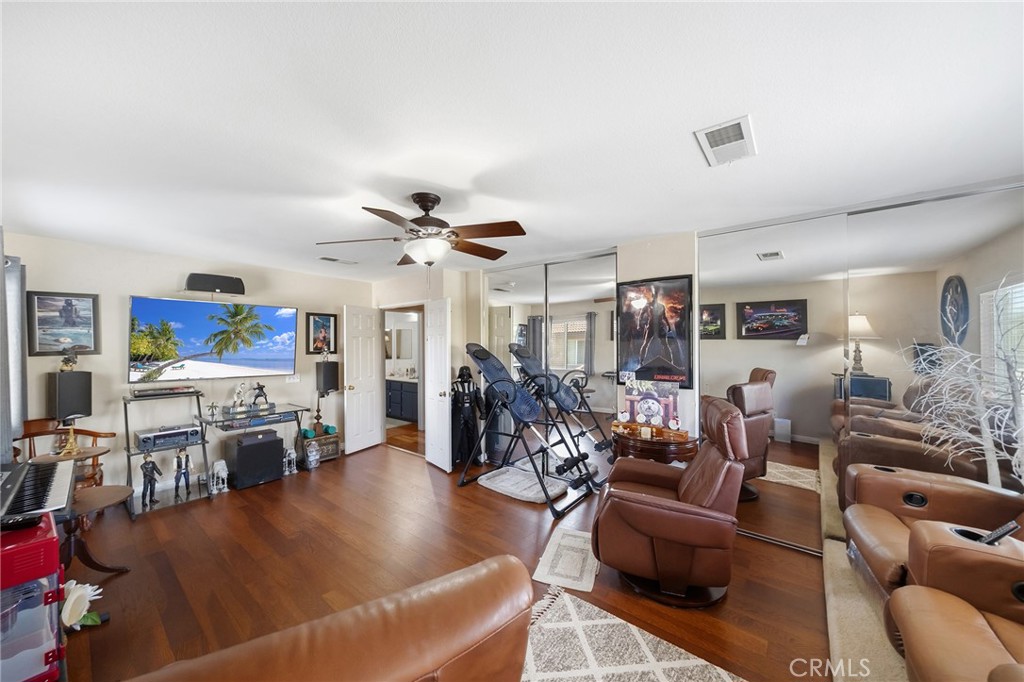 12300 Kings River Street Property Photo 33