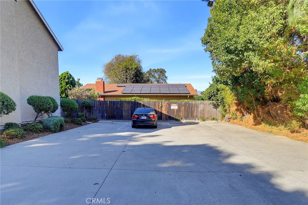 5312 Bartlett B Property Photo 4