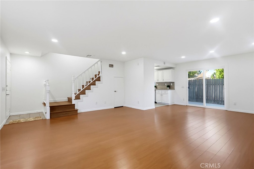 5312 Bartlett B Property Photo 6