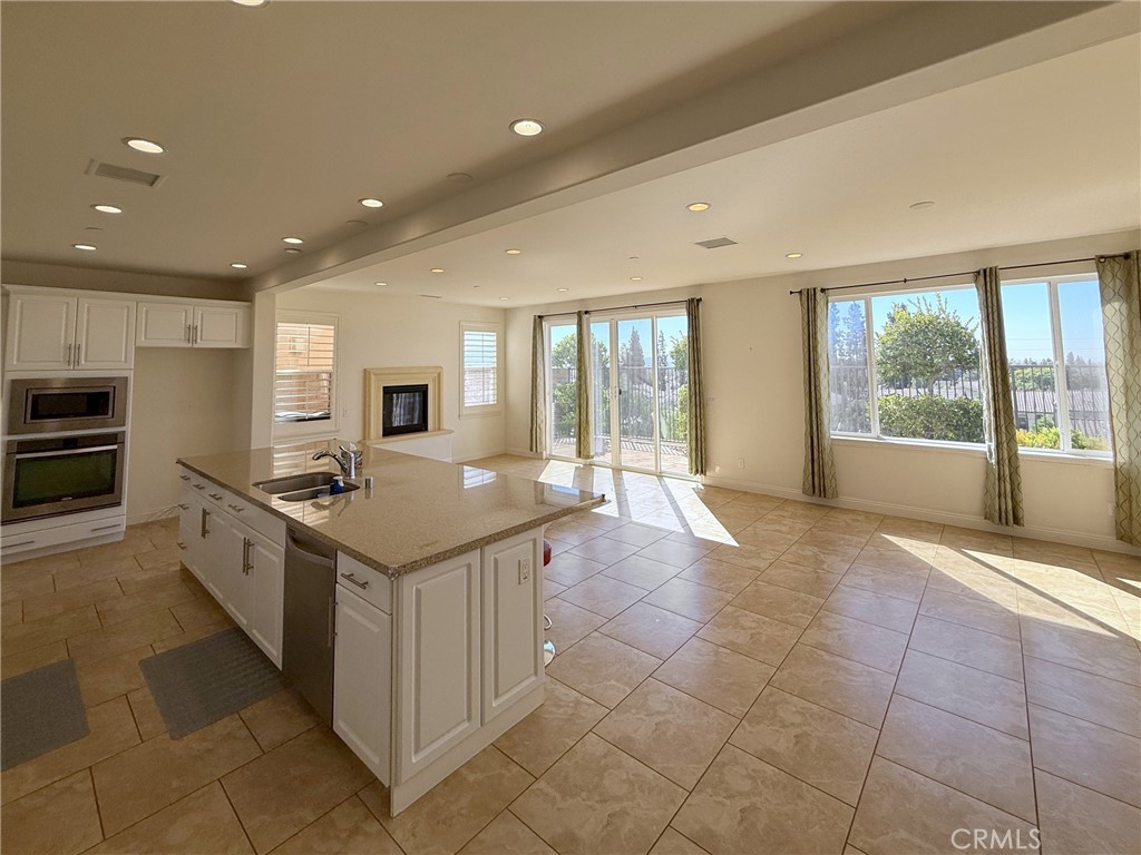 2700 E Coalinga Drive Property Photo 3