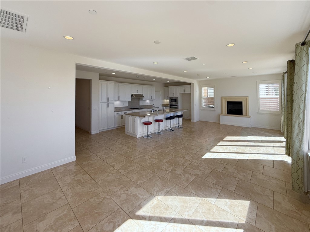 2700 E Coalinga Drive Property Photo 4