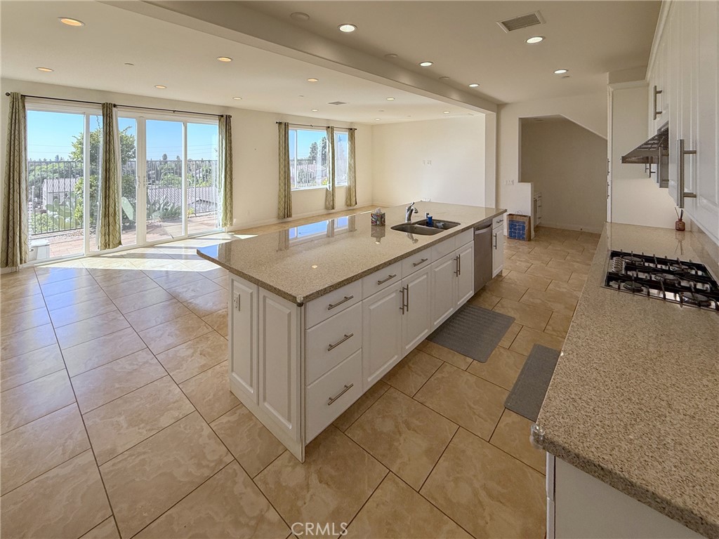 2700 E Coalinga Drive Property Photo 5