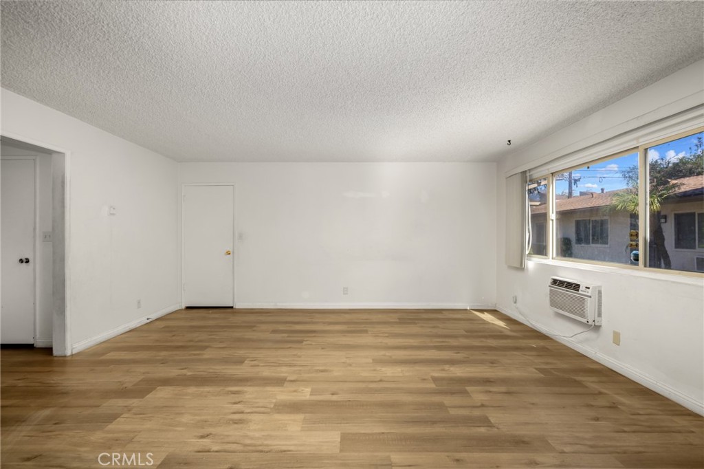 1226 W 11th Property Photo 6