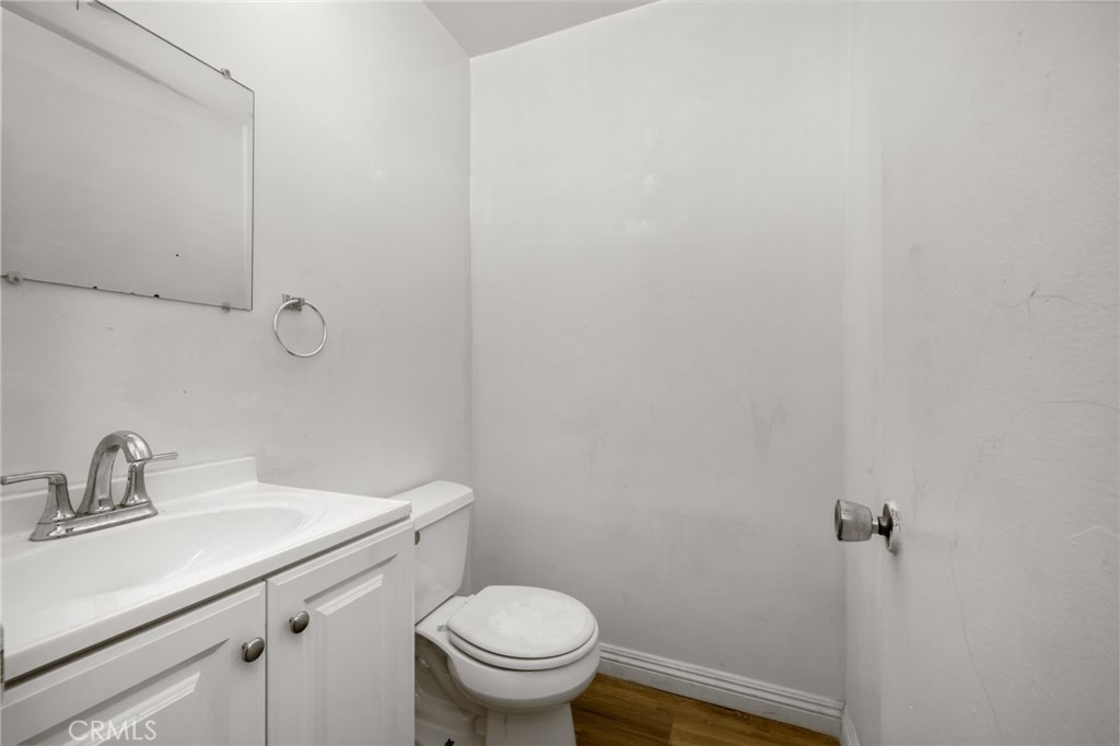 1226 W 11th Property Photo 20