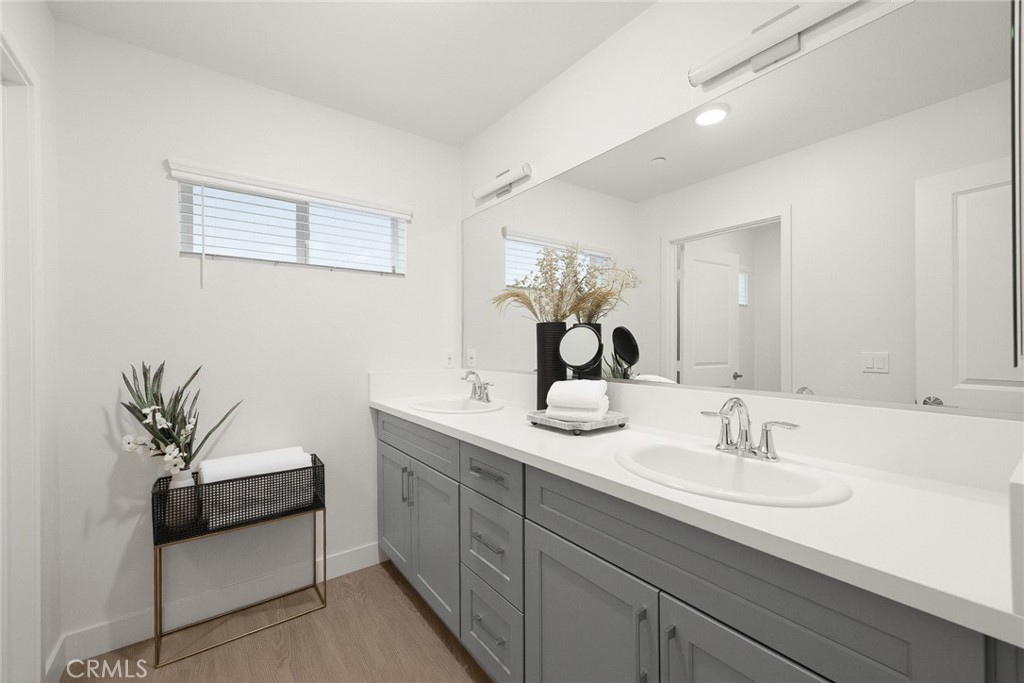 2057 N White Avenue Property Photo 26