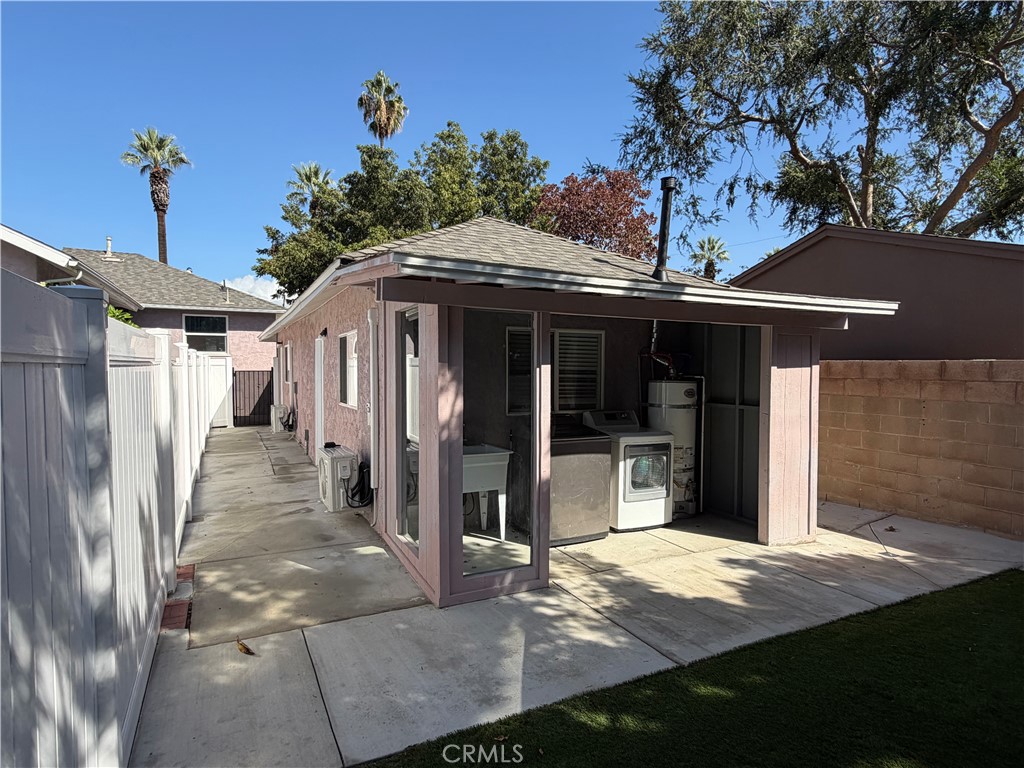 204 1/2 E I Street Property Photo 1