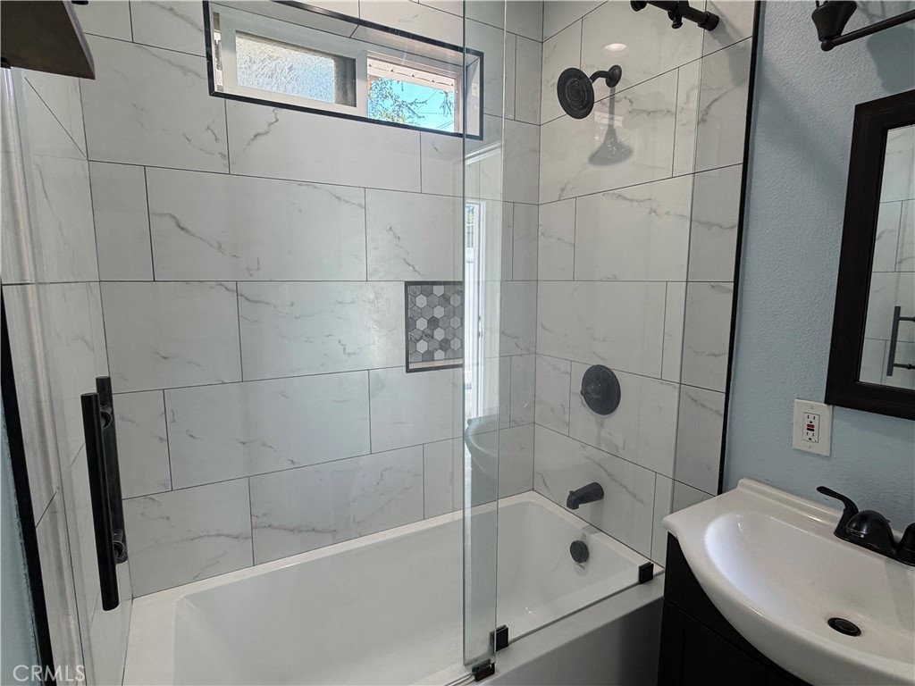 204 1/2 E I Street Property Photo 6